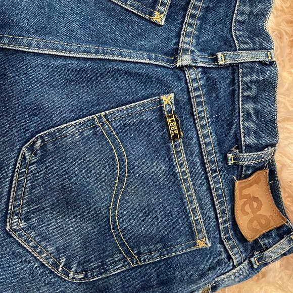 Lee - Picture 5 of 7